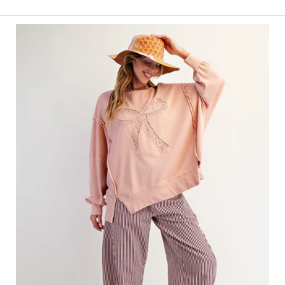 Easel OVERSIZED Eyelet Lace Bow Patched Top in Dusty Pink - Picture 2 of 4
